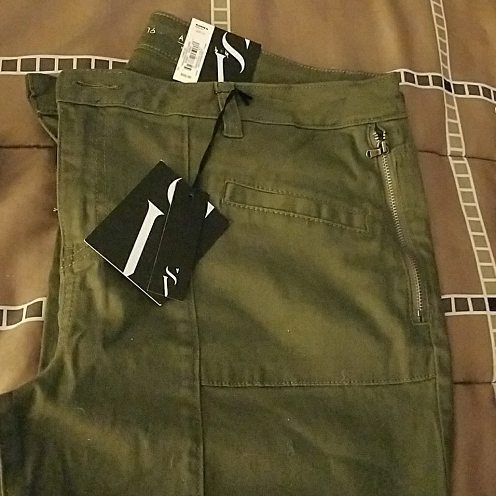 Vera Wang Pants